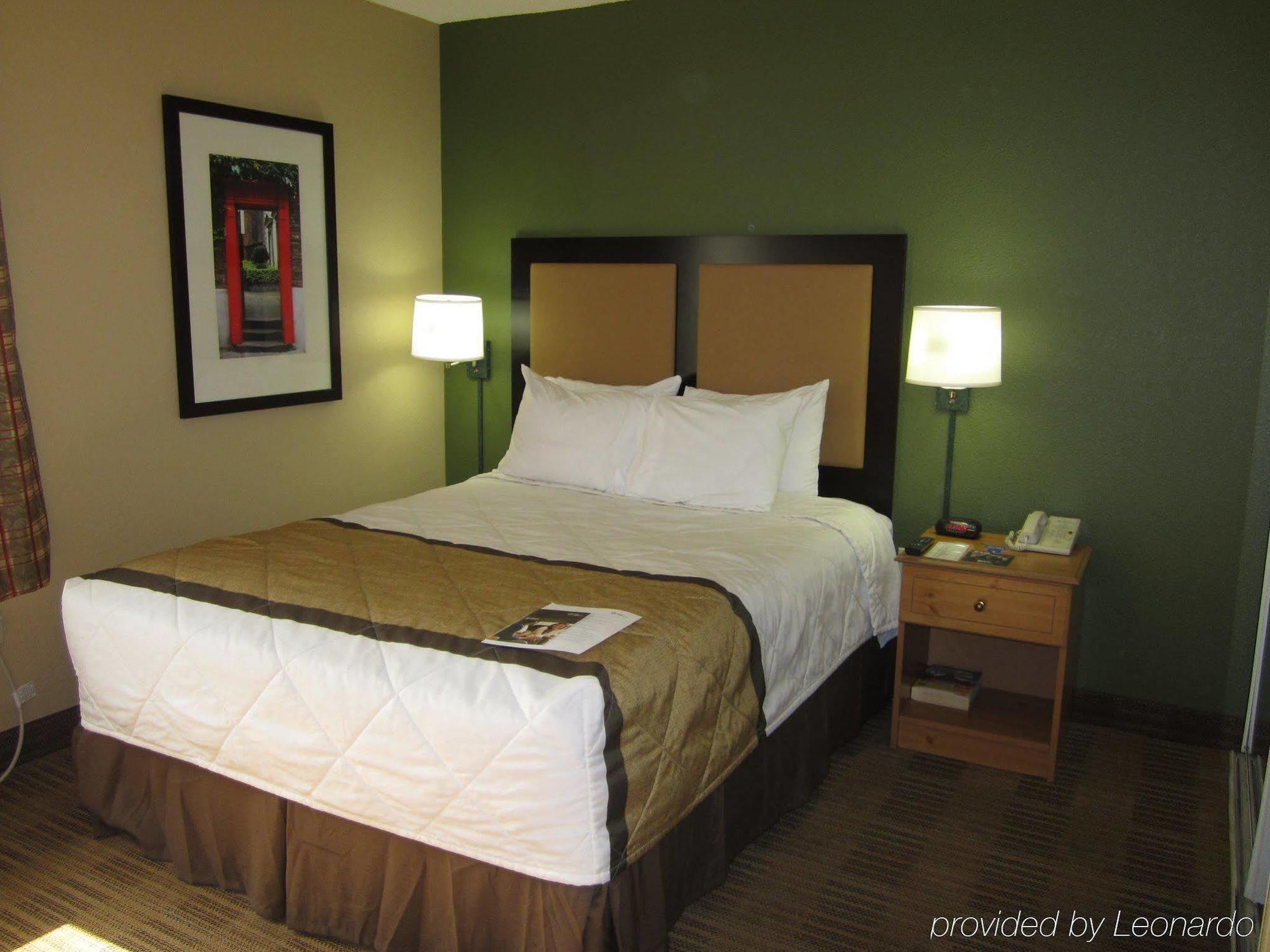 Extended America - Los Angeles - Monrovia